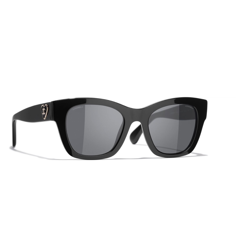 New CHANEL SQUARE SUNGLASSES
Acetate
Black. Lenses: Gray 5478 C501/S4